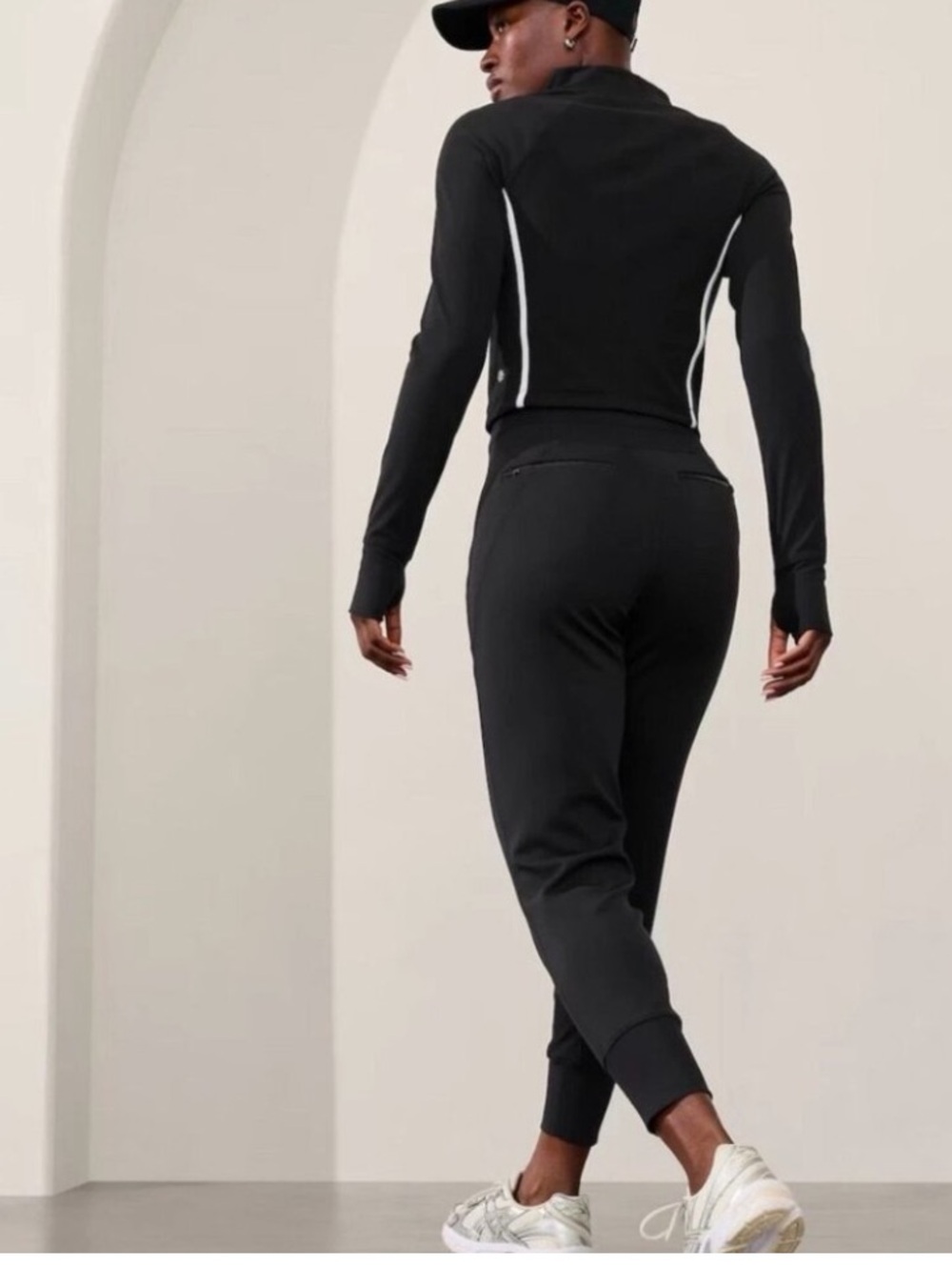 ATHLETA Venice High
Rise Jogger Black Size L/T. - Picture 3 of 14
